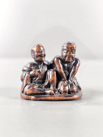 Japan Hout Netsuke van hout die drie blinden uitbeeldt -