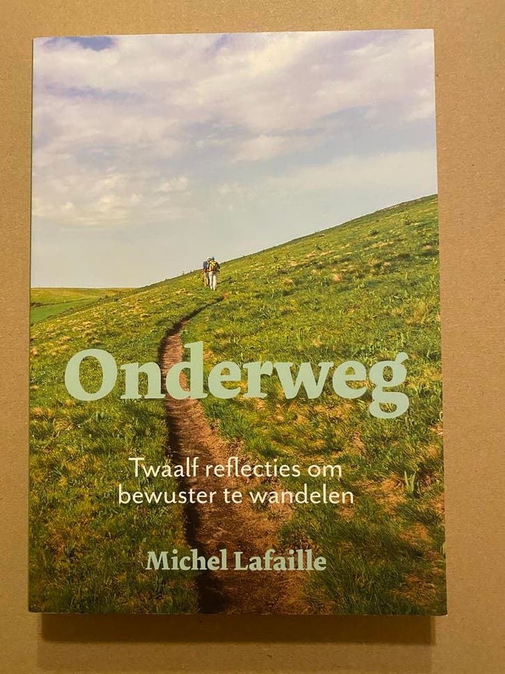 Bewust Wandelen  Leer de wereld en jezelf zien 12 Reflecties, Boeken, Esoterie en Spiritualiteit, Zo goed als nieuw, Ophalen of Verzenden