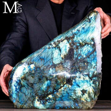 Monumentale labradoriet met intense elektrische blauwe