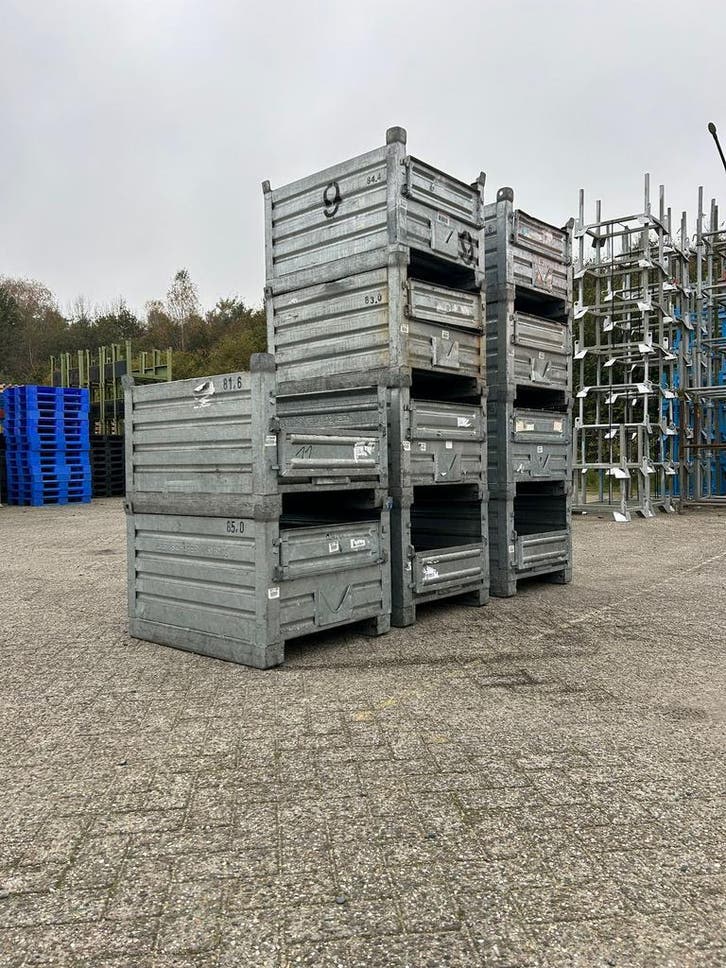 Stapelbak met klep, Stapelbaar, Stalen bak, Stapelbakken,, Doe-het-zelf en Verbouw, Kratten en Dozen, 100 cm of meer, Gebruikt