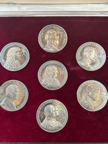 Monaco. Coffret de 7 médailles en argent Les Princes de