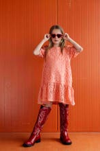 Alijn Jurk met ruffle in de kleur peach  Ammehoela 122, Ophalen of Verzenden, Nieuw, Meisje