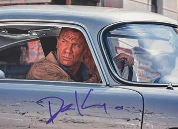 Daniel Craig - James Bond No Time To Die — Signed still by, Nieuw