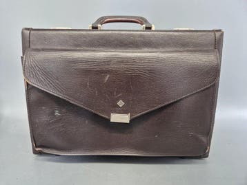 Klassischer Arztkoffer aus Leder – Vintage Praxisbegleiter