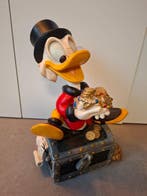 Beeld, Disney Dagobert Duck op zijn schatkist - 52 cm - Hars, Verzamelen, Nieuw