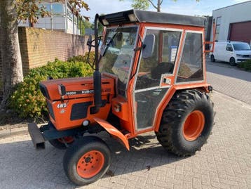 Mini tractor Kubota B8200 2WD 20 PK zeer netjes met kenteken, Zakelijke goederen, Machines en Bouw | Tuin, Park en Bosbouw, Ophalen of Verzenden