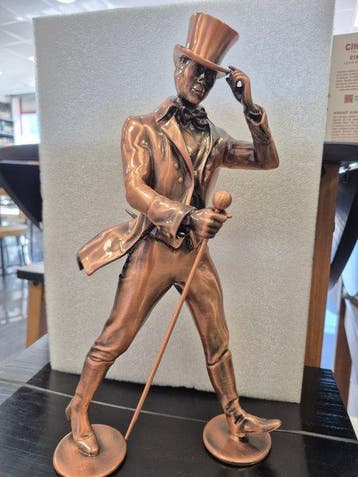 Beeldje, Johnnie Walker Black Striding Man - 35 cm - Metaal