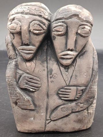 Antike Terrakotta Skulptur – Primitives Paar im