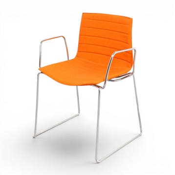 Arper Catifa 46 vergaderstoel, oranje - loop frame, Huis en Inrichting, Stoelen, Ophalen of Verzenden, Gebruikt, Overige kleuren