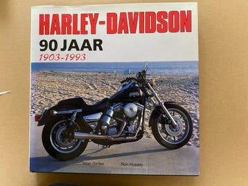 Harley Davidson 90 Jaar - Iconische Modellen in Detail, Verzenden, Zo goed als nieuw, Merk of Model