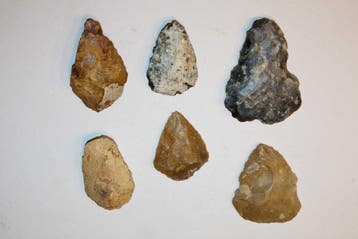 Paleolithisch Vuursteen 6 bifaces - 117 mm