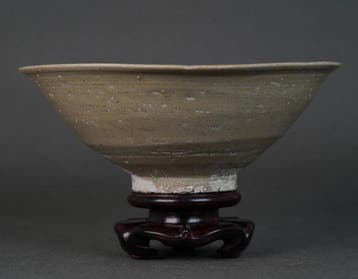 Kom - Conical Celadon Bowl with Incised Floral Decoration -