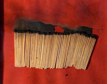 Bernard Aubertin (1934-2015) - De feu fiammiferi bruciati, Antiek en Kunst