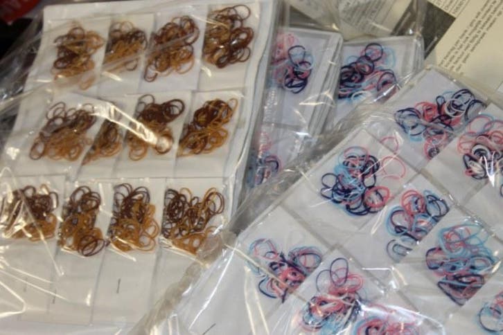 7 zakken Rasta elastiekjes a25 kaarten  mix van kleur, Zakelijke goederen, Partijgoederen en Retail | Partijgoederen