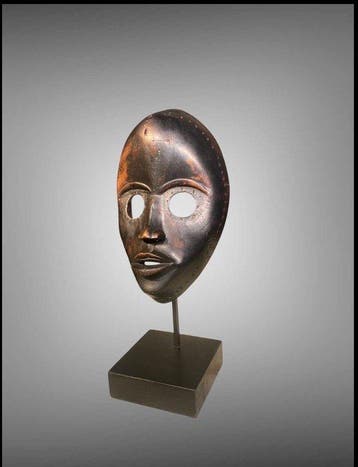 Masker in / sokkel op maat - Dan-masker van licht hout - Dan