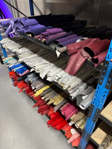 Partij Huiden leer en stukken leer. reststukken leder lappen, Ophalen, Overige kleuren, 120 cm of meer, Leer of Kunstleer