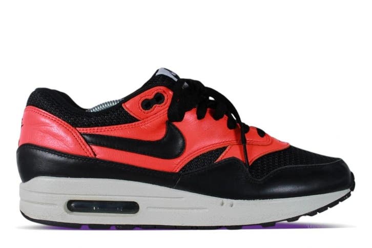 Nike Air Max 1 iD Black Infrared • 44.5, Kleding | Heren, Schoenen, Sneakers of Gympen, Ophalen of Verzenden