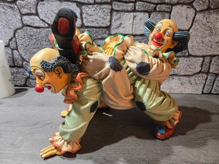 Beeld, Acrobatenduo naar Jun Asilo - 35 cm - Polyresin -, Antiek en Kunst, Curiosa en Brocante