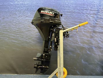 “ Suzuki 20 pk | Nieuwstaat | Eerste eigenaar “, Watersport en Boten, 10 tot 30 pk, Viertaktmotor, Ophalen of Verzenden, Zo goed als nieuw