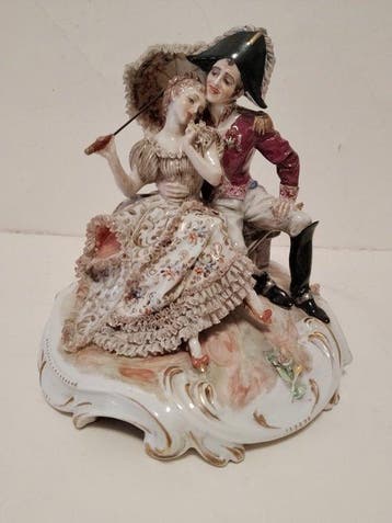 Capodimonte - sculptuur, Soldato napoleonico con damina ft -