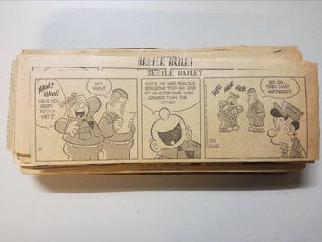 Beetle Bailey - Daily Strips - 301 Krantenpaginas en strips, Nieuw