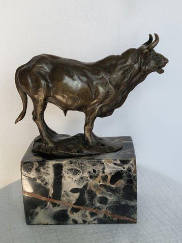 Milo (1910-1978) - Beeld, Bronzen stier op marmeren voet -