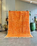 Levendig oranje Beni Ouarain – Grafisch tapijt uit de, Nieuw