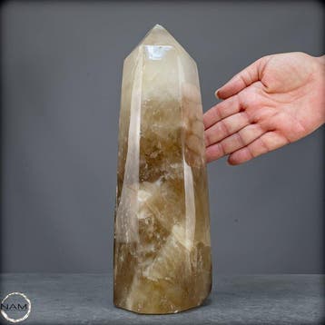 Natuurlijke rookkwarts-obelisk – markante structuur met