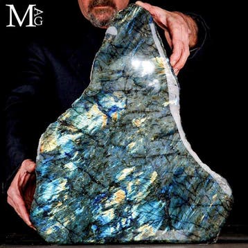 Monumentale labradoriet met intens elektrisch blauw