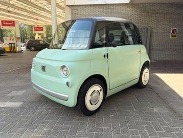 Bijna nieuwe Fiat Topolino Verde Vita met bagage drager, Diversen, Zo goed als nieuw