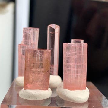 Prachtige partij roze tourmalijn met 5 kristallen – Pakistan