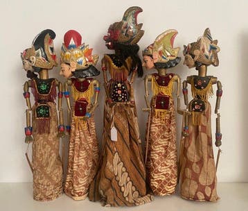 Wayang golek (5) Java - Hout, Batik textiel - 2e helft 20e