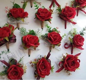 Luxe corsage rode zijden roos boutonnière op pinclip met, Ophalen of Verzenden, Nieuw