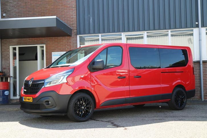 Renault Trafic 2.0 dCi 145PK automaat T29 L2H1 DC 5 PRS Comf, Auto's, Bestelauto's, Dealer onderhouden, Lease, Overige kleuren