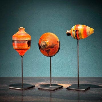 NO RESERVE PRICE - Spinning tops (3) - Gasing - Draaitol -