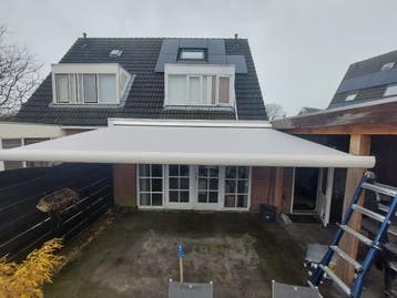 Elektrische Zonneschermen met NIEUWE Doeken al vanaf €600, Zo goed als nieuw, Knikarmscherm, Elektrisch