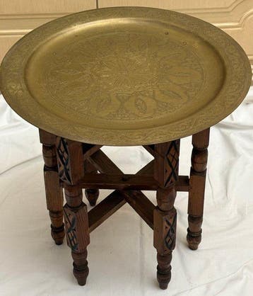 Bijzettafel - Messing, Hout - Geëmbosseerd messing dienblad