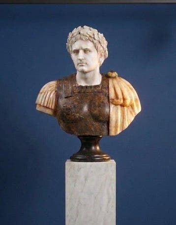 sculptuur, Busto di Imperatore Cesare in Marmi policromi -