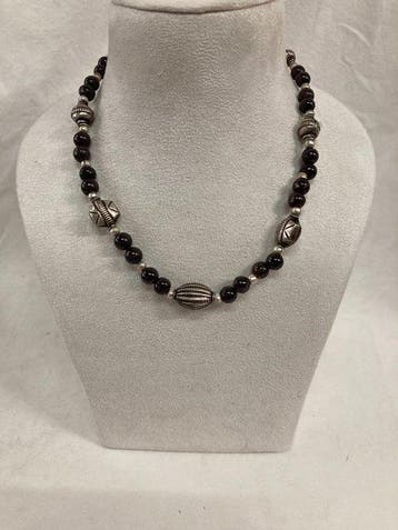Ketting van granaat en zilverlegering, India - Granaat -