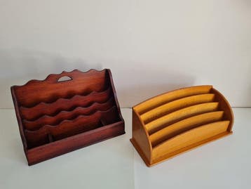 Brievenhouder - 2 vintage houten brievenhouders /