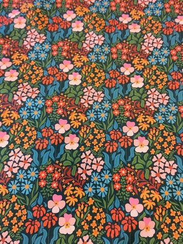 !!NIEUW!! Stof met decoratieve digitale bloemendruk -
