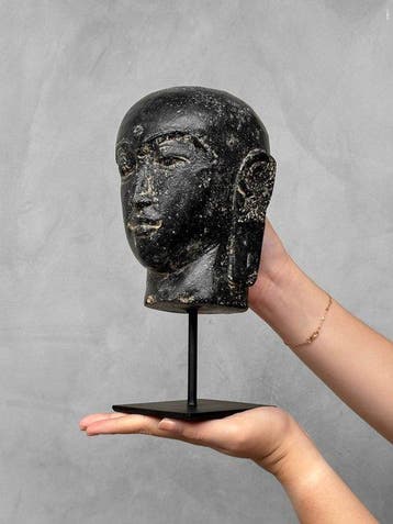 Beeld, NO RESERVE PRICE - Javanese Budha Head on a custom