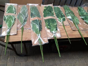 Partij kunst planten / takken Totaal 8647 stuks kransen, Ophalen, Overige categorieën