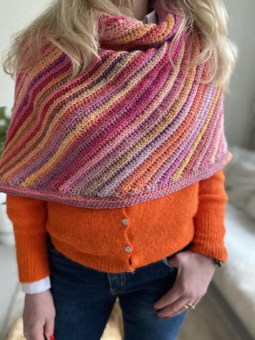 Haakpatroon Gestreepte Poncho voor dames - Handmadejolie, Ophalen of Verzenden, Nieuw