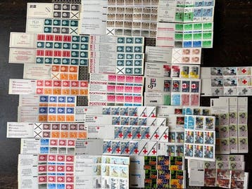 Nederland 1968/1993 - 54 postzegelboekjes en 23 PTT-mapjes,, Gestempeld