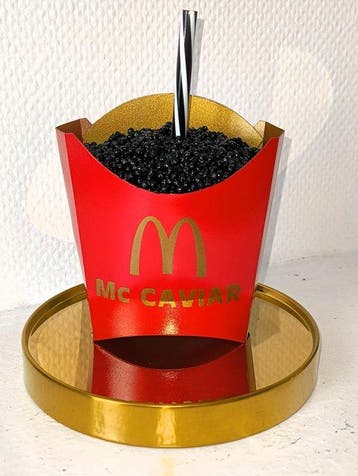 XTC Artist - Mc Caviar Rouge paille B/W socle doré