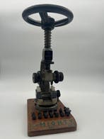 Chiave volano ruota aprisse per orologiaio professionale, Antiek en Kunst, Antiek | Klokken