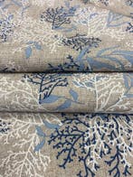 Elegante en delicate stof met een maritiem koraalmotief in