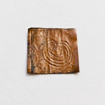 Oud-Indochinese Messing XS-bladkraal-talisman met