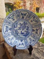 Decoratieve schotel/kom van Kraak-type, Wanli, China, 17e